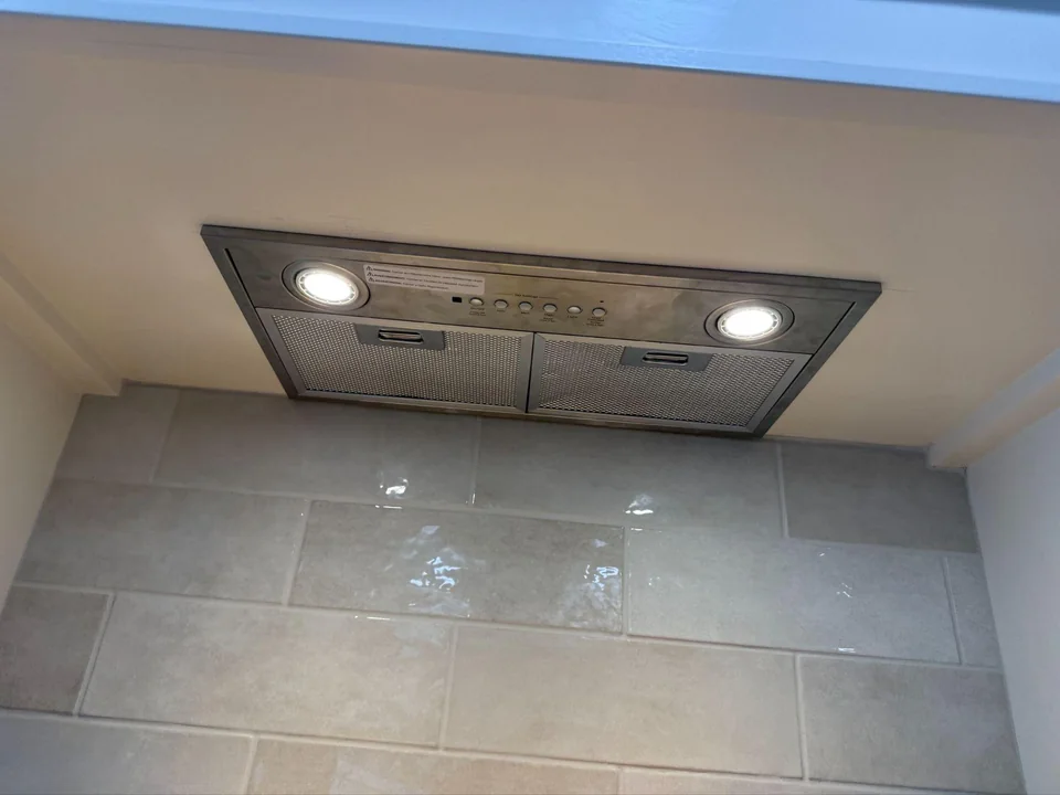 Coronado Trace: Shower ceiling detail