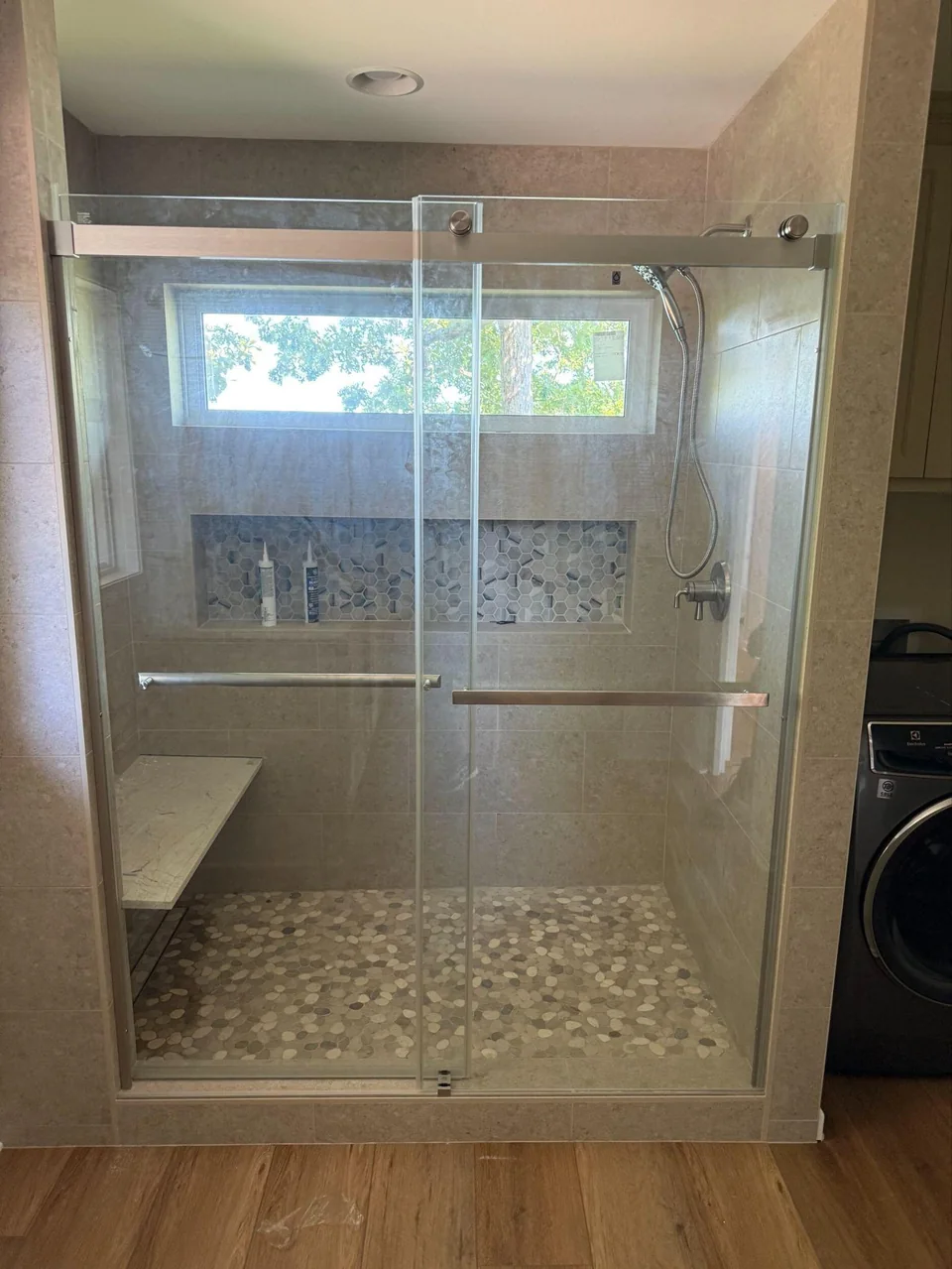 Coronado Trace: Shower and glass door