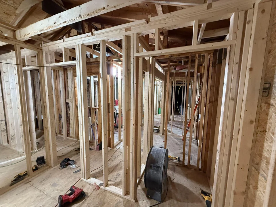 Guadalajara Lane: Interior wall framing